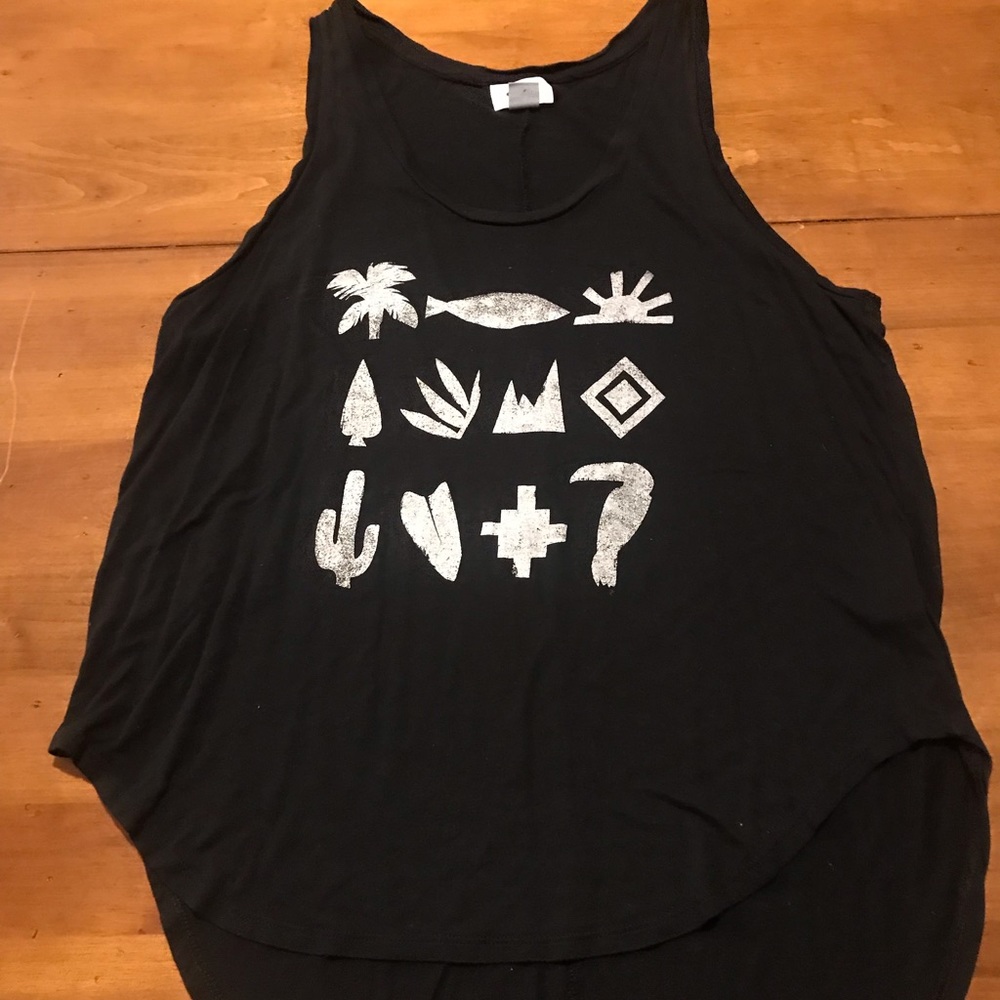 Tank with design